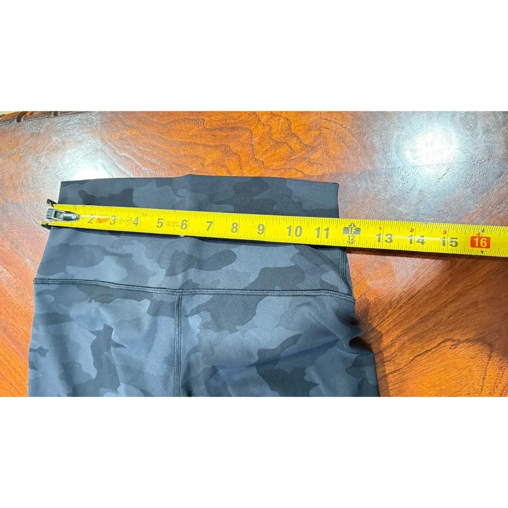 Lululemon Black Gray Camo High Rise Cropped Leggings Size 6‎ Womens Yoga